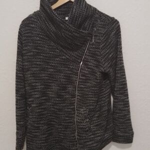 Cozy Black and Gray Women's Motherhood Maternity Sweater XL